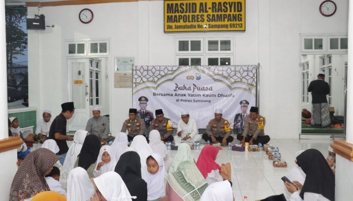 Kapolres Sampang Berbagi Berkah Ramadhan: Buka Puasa dan Santunan untuk Anak Yatim