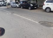 Lubang Menganga di Depan RSUD dr. Mohammad Zyn Sampang, Warga Geram: “Apa Harus Tunggu Ada Korban Dulu?”