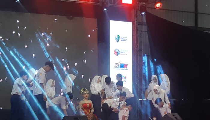 Teater Kolosal Mini Memukau di Pembukaan OSN, O2SN, dan FLS2N 2025 Sampang