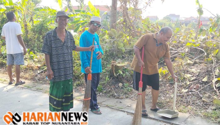 Giat Kerja Bakti Warga RT 01 RW 04 Sampang Madura: Menyambut Kemerdekaan dan Maulid Nabi dengan Semangat