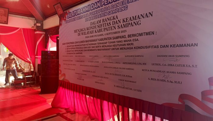 Kapolres Sampang Dinilai Kontradiktif: Tuntutan Pendemo Ditolak, Komitmen Seremonial Digelar