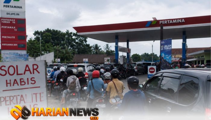 Warga Sampang Utara Menjerit, Antrean BBM Mengular Ratusan Meter, Nelayan Terancam Tak Melaut