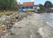 Rumah Warga Mulai Retak Diterjang Ombak, Pemdes Tamberu Barat Perjuangkan Tanggul Laut