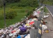 Jembatan Sowa’an Berubah Jadi Tempat Pembuangan Sampah Liar, Warga Desak Solusi Nyata dari DLH Sampang