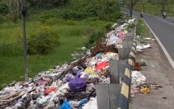 Jembatan Sowa’an Berubah Jadi Tempat Pembuangan Sampah Liar, Warga Desak Solusi Nyata dari DLH Sampang