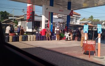 BBM Sulit Didapat, Warga Ketapang Minta DPRD Sampang Turun Tangan Awasi Distribusi di SPBU