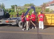 Jembatan Jadi Sasaran Sampah, Madas Sedarah dan DLH Sampang Turun Tangan