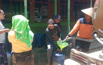 BPBD Sampang dan DPAC Madas Sedarah Kedungdung Salurkan Air Bersih, Warga Terdampak Kekeringan Terbantu