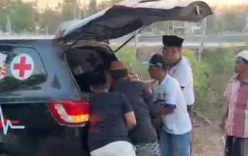 Ambulans Madas Sedarah DPC Sampang Antar Jenazah dari RSUD Syamrabu ke Ketapang