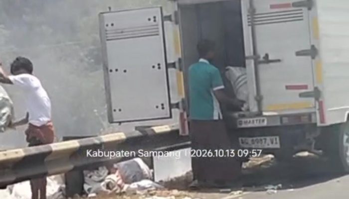 Jembatan Sowa’an Kembali Jadi Sorotan! Video Mobil Boks Diduga Buang Sampah Viral di Sampang