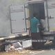 Jembatan Sowa’an Kembali Jadi Sorotan! Video Mobil Boks Diduga Buang Sampah Viral di Sampang