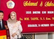 Doktor Muda dari Madura! Bung Taufik Taklukkan Ujian Promosi Doktor di Untag Surabaya