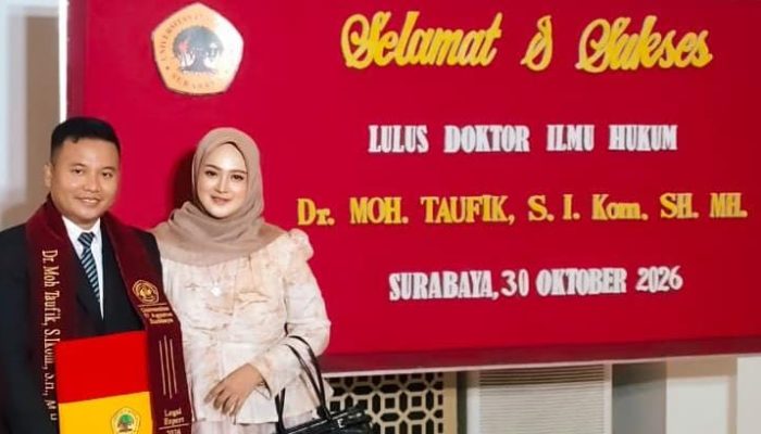 Doktor Muda dari Madura! Bung Taufik Taklukkan Ujian Promosi Doktor di Untag Surabaya